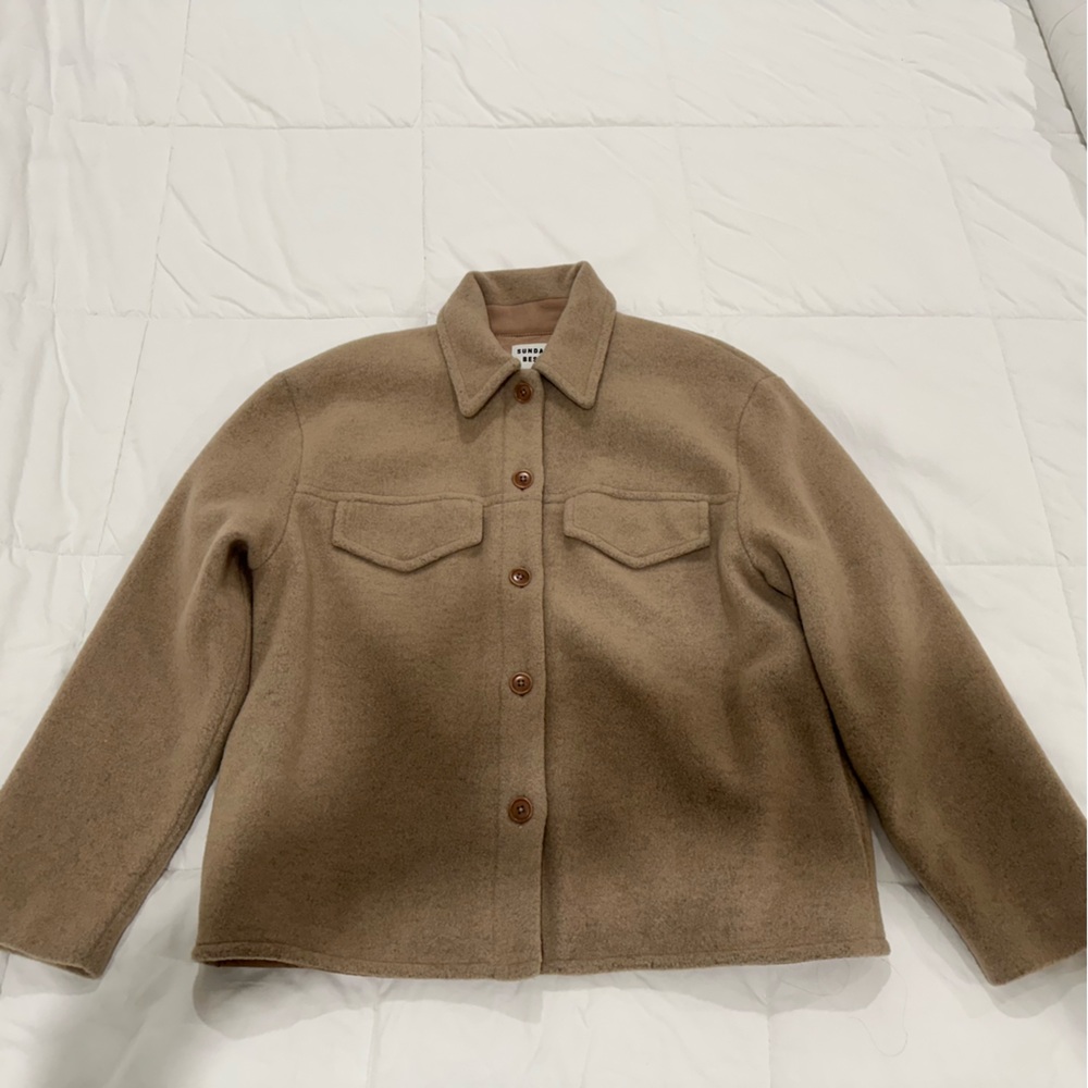 Aritzia, women’s Sunday Best Sky Shirt Collar Jacket. Tan Colour Sz small